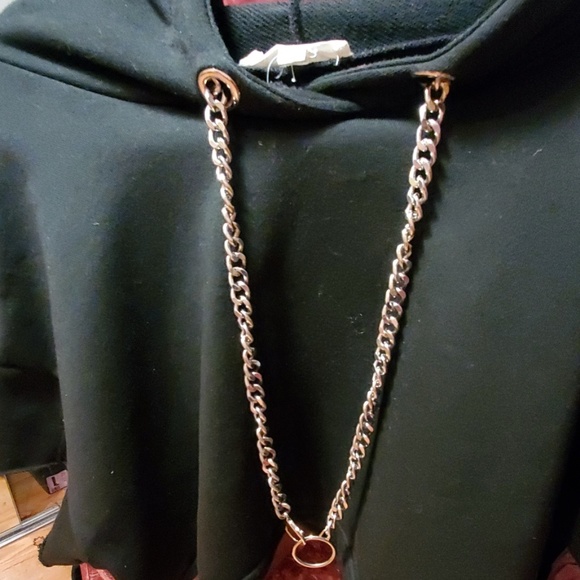 Short Sleeve Pullover Hoodie with Chain Size M - Picture 4 of 5